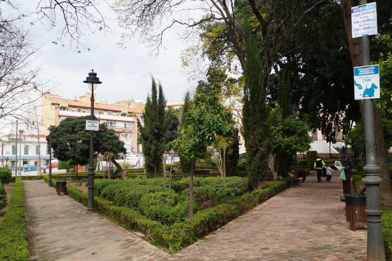 Apartamento Plaza Alfonso XII Málaga Extérieur photo