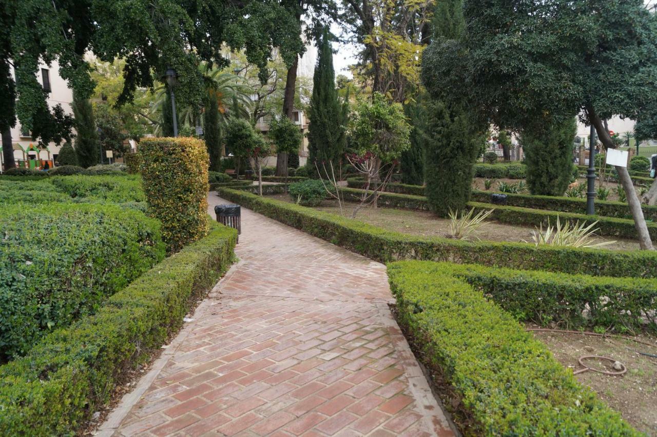 Apartamento Plaza Alfonso XII Málaga Extérieur photo
