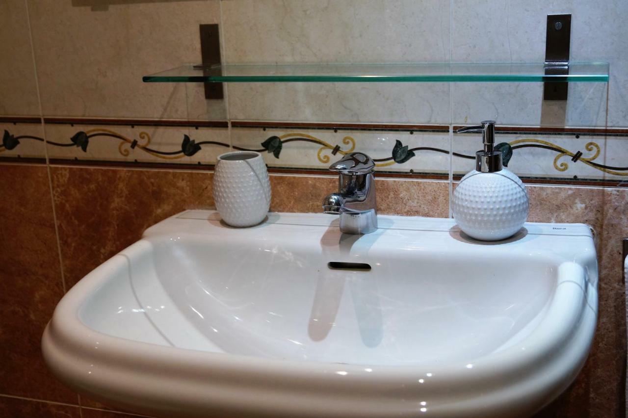 Apartamento Plaza Alfonso XII Málaga Extérieur photo